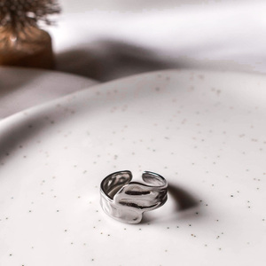 Ατσάλινο δαχτυλίδι με σφυρήλατη όψη - ασημί - σφυρήλατο, minimal, ατσάλι, αυξομειούμενα