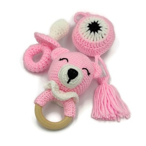 Χειροποίητο σετ δώρου με ροζ πλεκτή κουδουνίστρα, αρκουδάκι πλεκτή πιπίλα και πλεκτό κρεμαστό ματάκι - κορίτσι, ματάκια, δώρα για μωρά, δώρο γέννησης, φυλαχτά