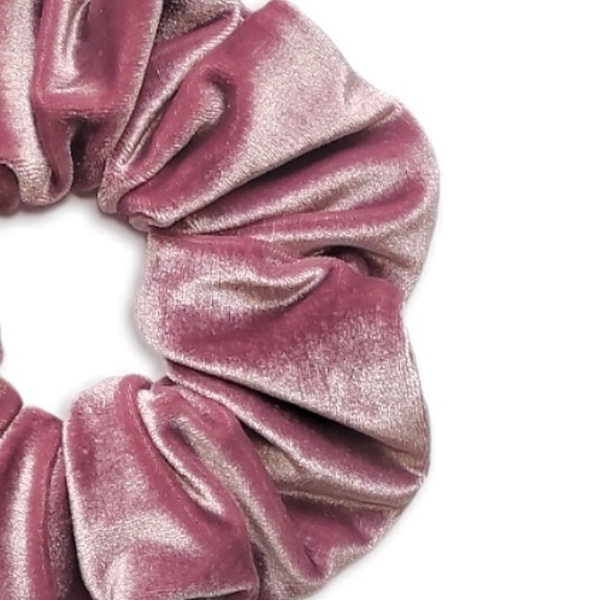 Χειροποίητο ροζ scrunchie με βελούδινη υφή - ύφασμα, βελούδο, χειροποίητα, λαστιχάκια μαλλιών - 2