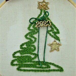 Χειροποίητο Χριστουγεννιάτικο δώρο 2023. - ύφασμα, στολίδια, δέντρο - 2