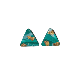 Emeralds| Χειροποίητα καρφωτά σκουλαρίκια τρίγωνα με φύλλα χρυσού - πηλός, καρφωτά, μικρά, ατσάλι, καρφάκι