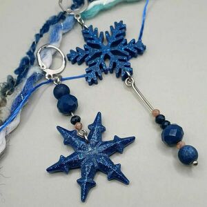 Χριστουγεννιάτικα σκουλαρίκια από υγρό γυαλί και ημιπολύτιμες χάντρες σε σχήμα χιονονιφάδας - μπλε - γυαλί, ατσάλι, boho, χιονονιφάδα, χριστουγεννιάτικα δώρα