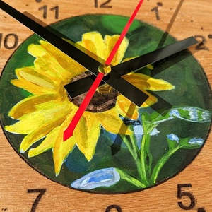 Ξύλινο ρολόι τοίχου ζωγραφισμένο στο χέρι με ακρυλικά. Ήλιος λουλούδι σε ρολόι. Διαστάσεις 20χ20 εκ. - ξύλο, ζωγραφισμένα στο χέρι, τοίχου, ήλιος, ανοιξιάτικα λουλούδια - 2