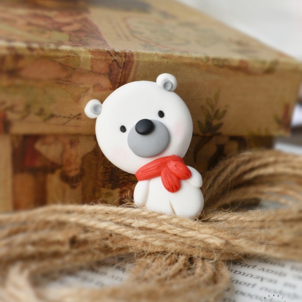 Snow Teddy | Χειροποίητη καρφίτσα λευκό αρκουδάκι από πολυμερικό πηλό (4,5εκ.) - ορείχαλκος, πηλός, αρκουδάκι, χριστουγεννιάτικα δώρα - 3