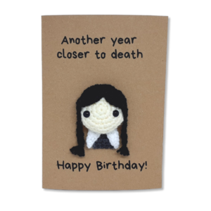 Χιουμοριστική κάρτα γενεθλίων - Wednesday Addams - νήμα, gothic style, γενέθλια, χιουμοριστικό, ευχετήριες κάρτες