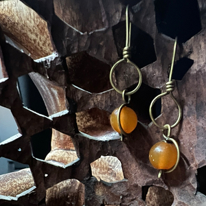 Κρεμαστά σκουλαρίκια από ορείχαλκο με κεχριμπάρι,4,00εκ - ημιπολύτιμες πέτρες, ορείχαλκος, μικρά, κρεμαστά - 2
