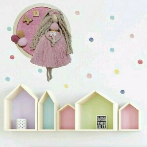 Προσωποποιημένο ξύλινο τελάρο σε φυσικό χρώμα με ύφασμα καμβά σε έντονο ροζ χρώμα και μακραμέ κοριτσάκι ( 15 εκ.) - κορίτσι, τελάρα κεντήματος, δώρα για παιδιά, διακοσμητικό παιδικού δωματίου - 2