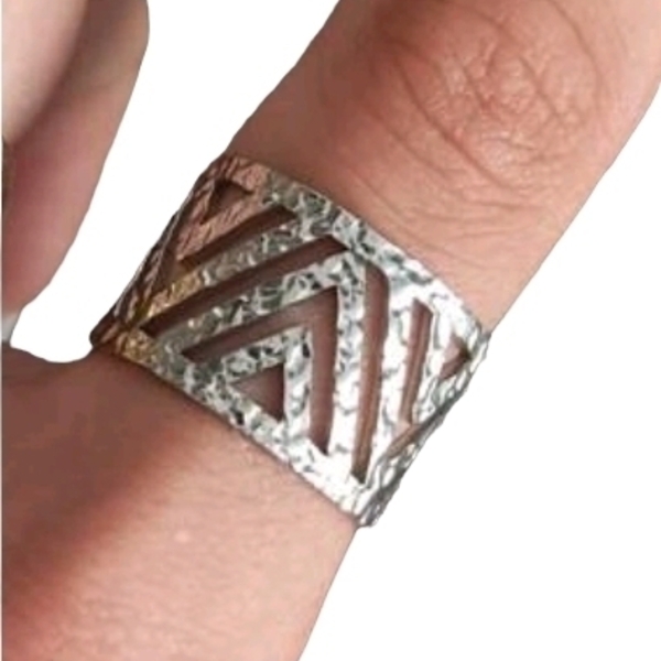 Σφυρήλατο δαχτυλίδι από ανοξείδωτο ατσάλι σε ασημί χρώμα - γεωμετρικά σχέδια, ατσάλι, μεγάλα, αυξομειούμενα