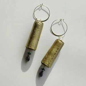 Σκουλαρίκια "cork stories" - gold & blue - γυαλί, επιχρυσωμένα, ατσάλι, κρεμαστά, μεγάλα - 2