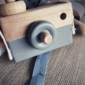 Λαμπάδα με ξύλινη φωτογραφική μηχανή γκρι αγόρι - λαμπάδες, για παιδιά, για μωρά, παιχνιδολαμπάδες - 2