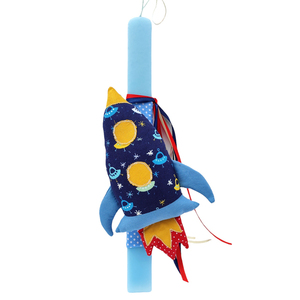 Γαλάζια πλαέ λαμπάδα με διακοσμητικό υφασμάτινο πολύχρωμο πύραυλο - αγόρι, λαμπάδες, λούτρινα, για παιδιά, πύραυλοι - 2