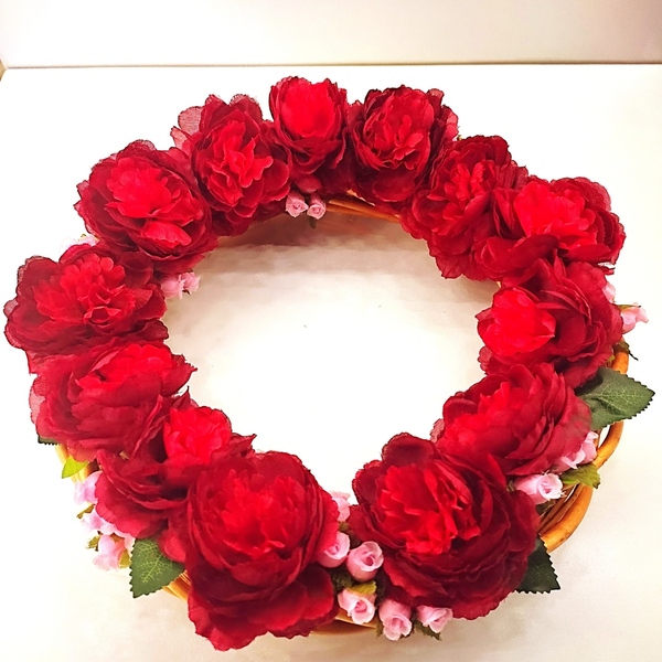 Στεφάνι μπαμπού 30εκΧ 30εκ με υφασμάτινα κόκκινα τριαντάφυλλα και ρόζ μπουμπούκια - στεφάνια - 3