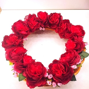 Στεφάνι μπαμπού 30εκΧ 30εκ με υφασμάτινα κόκκινα τριαντάφυλλα και ρόζ μπουμπούκια - στεφάνια - 5