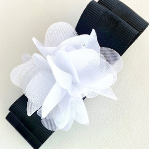 Φιόγκος Flower satin - μαύρο σατέν με λευκό σιφόν λουλούδι - ύφασμα, φιόγκος, σατέν, hair clips - 4