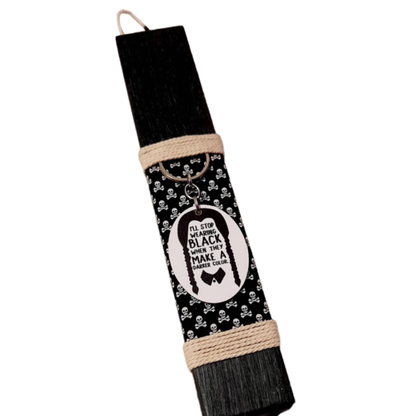Mαύρη αρωματική ξυστή λαμπάδα με ξύλινο μπρέλοκ με logo . Διαστάσεις λαμπάδας 25x4.5 cm - κορίτσι, λαμπάδες, για παιδιά, για ενήλικες, για εφήβους