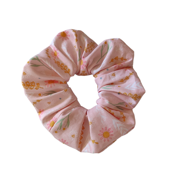 Χειροποιητο υφασμάτινο λαστιχάκι μαλλιών scrunchie κοκαλάκι βαμβακερο σε ροζ χρώμα με λουλούδια medium size 1τμχ - ύφασμα, γυναικεία, λαστιχάκια μαλλιών, ανοιξιάτικα λουλούδια, δώρο γεννεθλίων