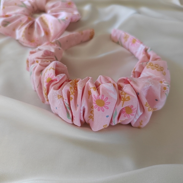 Χειροποίητη scrunchie Στέκα μαλλιών ροζ βαμβακερη με λουλούδια. 1 τμχ 40 εκ - ύφασμα, στέκες, ανοιξιάτικα λουλούδια, δώρο γεννεθλίων - 2