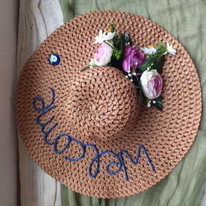 Καπέλο διακοσμημένο με λουλούδια για εσωτερικό ή εξωτερικό χώρο - στεφάνια