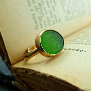 "Green Seaglass ring" - Xειροποίητο επίχρυσο 18κ ματ δαχτυλίδι με φυσικό πράσινο γυαλάκι της θάλασσας! - γυαλί, επιχρυσωμένα, αυξομειούμενα - 4