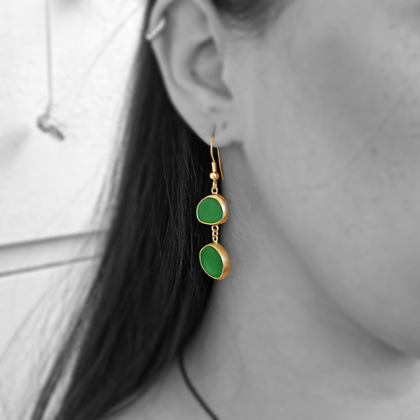 "Multi Colour Seaglass earrings" - Xειροποίητα επίχρυσα 18κ ματ σκουλαρίκια με φυσικά πράσινα γυαλάκια της θάλασσας! - γυαλί, επιχρυσωμένα, κρεμαστά, γάντζος - 2