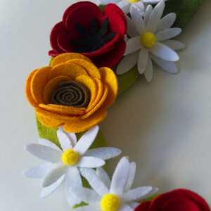 Διακοσμητικό στεφάνι με λουλούδια από τσόχα - 20 εκ - στεφάνια, λουλούδια - 2
