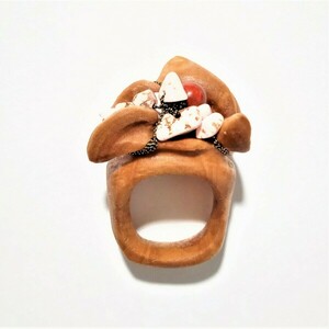 “Almondinia” δακτυλίδι ανατομικό από Ξύλο Ελιάς με ροζ Αχάτη και Κοραλόμηλο - ημιπολύτιμες πέτρες