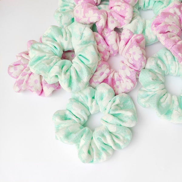 Φλοραλ scrunchie σε ροζ απόχρωση - ύφασμα, χειροποίητα, λουλουδάτο, λαστιχάκια μαλλιών - 5
