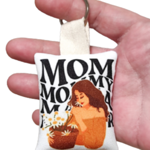Μπρελόκ μαξιλαράκι δώρο για την ημέρα της μητέρας με φράση "Mom Mommy Mother" - ύφασμα, μαμά, ημέρα της μητέρας - 2