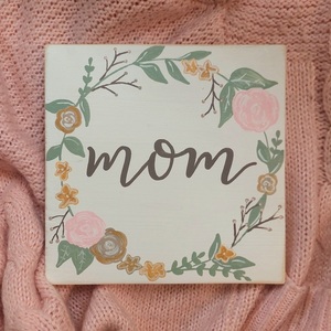 "Mom" - Ξύλινη πινακίδα 20 × 20 εκ. για τη γιορτή της μητέρας - πίνακες & κάδρα, μητέρα, ημέρα της μητέρας - 2