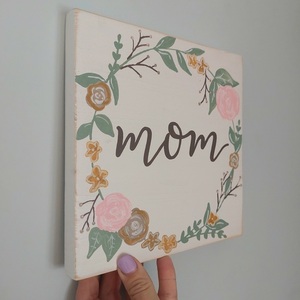 "Mom" - Ξύλινη πινακίδα 20 × 20 εκ. για τη γιορτή της μητέρας - πίνακες & κάδρα, μητέρα, ημέρα της μητέρας - 3