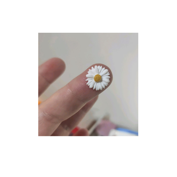 "LittleDaisy_II"-Χειροποίητα καρφωτά σκουλαρίκια από πολυμερικό πηλό 1εκ. - πηλός, λουλούδι, καρφωτά, μικρά, φθηνά - 2