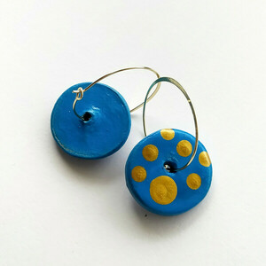 Σκουλαρίκια "round ceramics" - blue & gold - επιχρυσωμένα, πηλός, ατσάλι, κρεμαστά, μεγάλα - 2