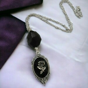 Κολιέ μαύρο τριαντάφυλλο cameo με χάντρες Rose pendant Romantic pendant Victorian necklace - χάντρες, plexi glass, μεταλλικά στοιχεία, μενταγιόν - 2