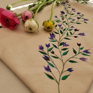 Τσαντάκι - νεσεσέρ βαμβακερό, ζωγραφισμένο στο χέρι 26*17 cm - μωβ λουλούδια - ύφασμα, φλοράλ, all day, χειρός - 5