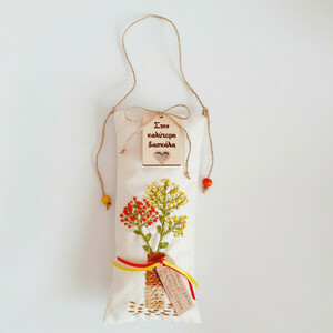 "Flowers in the vase for the teacher" κεντημένο κρεμαστό μαξιλαράκι. - κεντητά, διακοσμητικά - 2