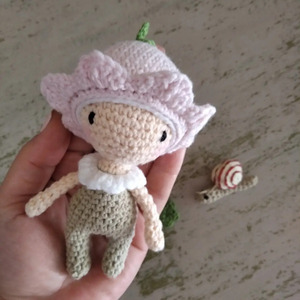 Τοσοδούλα πλεκτή κουκλίτσα με καπέλο λουλούδι ροζ(12cm) - λούτρινα - 4