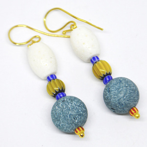 Τριπλά σκουλαρίκια με ημιπολύτιμες πέτρες σε άσπρο και γαλάζιο - ημιπολύτιμες πέτρες, επιχρυσωμένα, μικρά, boho, κρεμαστά
