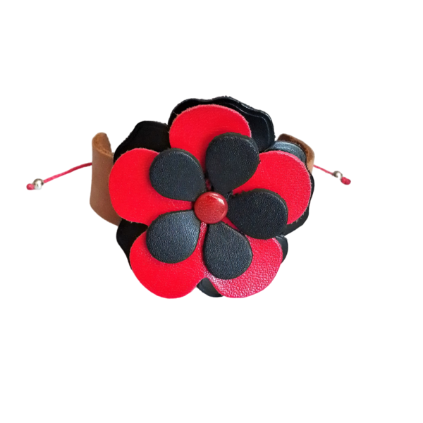 Δερμάτινο βραχιόλι με κόκκινη-μαύρη μαργαρίτα, 15 * 2εκ. - δέρμα, λουλούδι, boho, χεριού, αυξομειούμενα