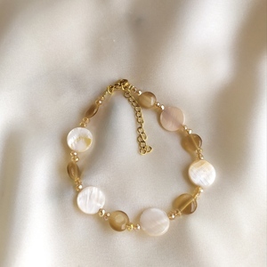 SAND bracelet| βραχιόλι από πλακέ μαργαριτάρια - μαργαριτάρι, ατσάλι, πολύσειρα, χεριού, αυξομειούμενα