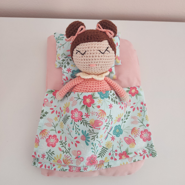 Σετ νάνι (στρώμα, σεντόνι, μαξιλάρια) με κούκλα σε ροζ φόρεμα - ύψος 16 εκ - λούτρινα