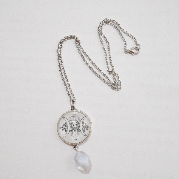 Κολιέ με γυαλί και ακρυλικές χάντρες Triple moon necklace Triple goddess - γυαλί, φεγγάρι, μεταλλικά στοιχεία, μενταγιόν