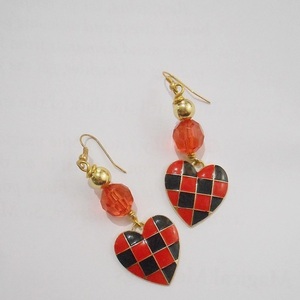 Σκουλαρίκια καρδιά με μεταλλικά στοιχεία και χάντρες Grid heart enamel earrings - σμάλτος, χάντρες, ατσάλι, κρεμαστά, γάντζος