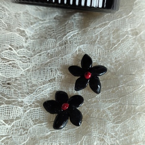 μαύρα σκουλαρίκια λουλούδια - πηλός, λουλούδι, καρφωτά, καρφάκι - 4