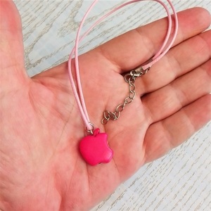 Cord necklace με φούξια μηλαράκι από χαολίτη, 27εκ. - ημιπολύτιμες πέτρες, τσόκερ, κοντά, boho, δώρα για γυναίκες - 3