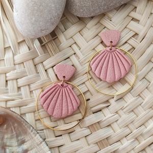 Κρεμαστά statement σκουλαρίκια από πολυμερικό πηλό σε ροζ χρώμα και σχήμα κοχυλιού, με μπρούτζινο κρίκο - μοντέρνο, κοχύλι, πηλός, πρωτότυπο, θάλασσα - 3