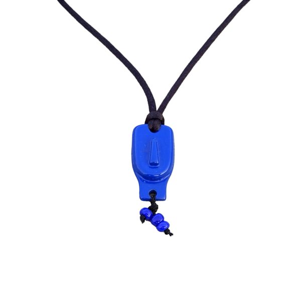 Κεφαλή κυκλαδικού ειδωλίου. Unisex κολιέ με κρεμαστή κεφαλή από ατσάλι με ηλεκτροστατικό σμάλτο σε κόκκινο χρώμα Ferrari και electric blue. Το μενταγιόν είναι περασμένο σε μαύρο κορδόνι από μετάξι - νεφρίτης, κολιέ, ατσάλι - 3