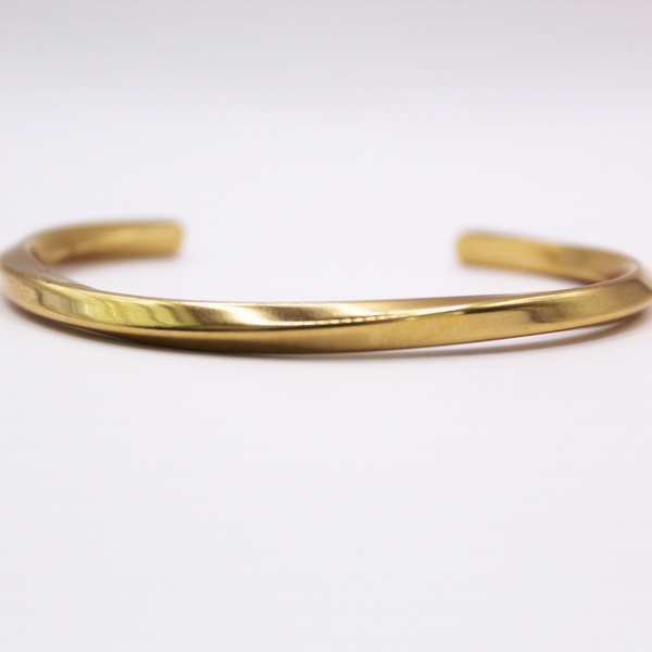 Βραχιόλι χειροπέδα στριφτή ατσάλινο σε χρυσό η ασημί χρωμα. Διάμετρος 6,5cm. - ατσάλι, σταθερά, χεριού