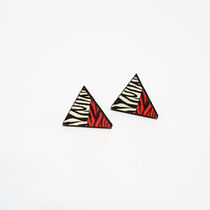 Zebra Mojo Triangle | Μικρά ξύλινα καρφωτά σκουλαρίκια με εκτύπωση. - ξύλο, καρφωτά, μικρά, καρφάκι, φθηνά - 2