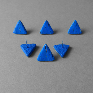 Μπλε τρίγωνα καρφωτά σκουλαρίκια 1,5 εκ. - πηλός, καρφωτά, μικρά, καρφάκι - 2