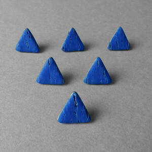 Μπλε τρίγωνα καρφωτά σκουλαρίκια 1,5 εκ. - πηλός, καρφωτά, μικρά, καρφάκι - 3